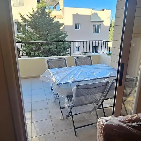Majestic Garden One Bedroom Apartment *