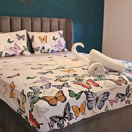 Majestic Garden One Bedroom Apartment *